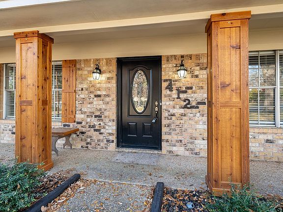 4th image of 412 Whiteoak Ln