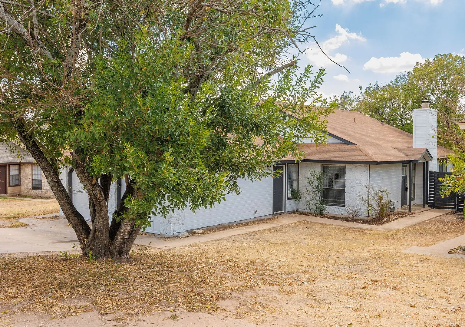 Beautifully Updated 3-Bedroom Home with No Carpet & Private Fenced Yard in Round Rock — Photo 2