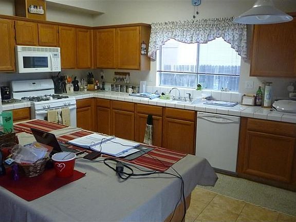3rd image of 1860 Marjorie Dr