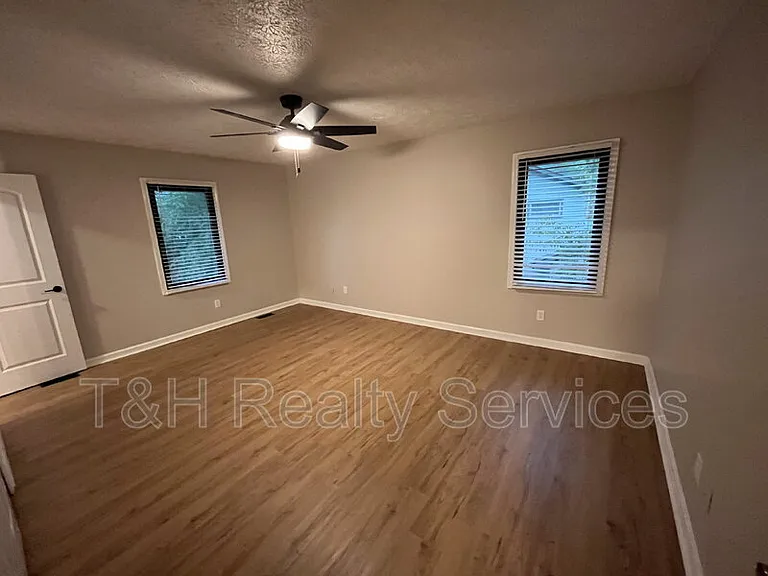 233 Boulder Ct — Photo 17