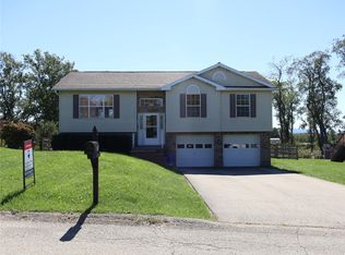 111 Mae Ln, Uniontown, PA 15401