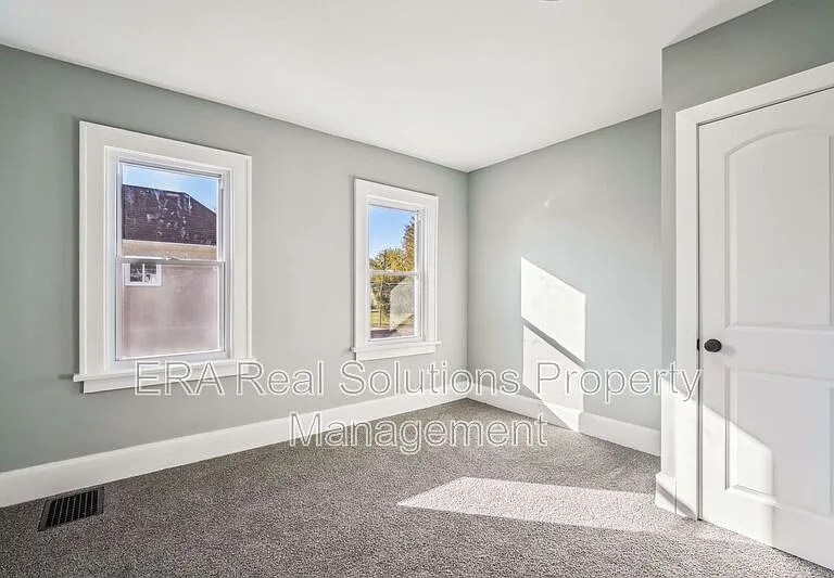 105 Rodgers Ave — Photo 34