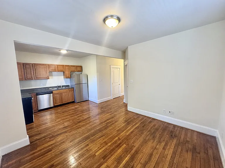 1514 Bainbridge St #B — Photo 6