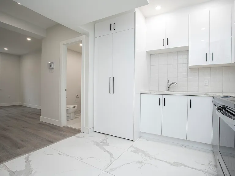 35 Wellington St #2L — Photo 11