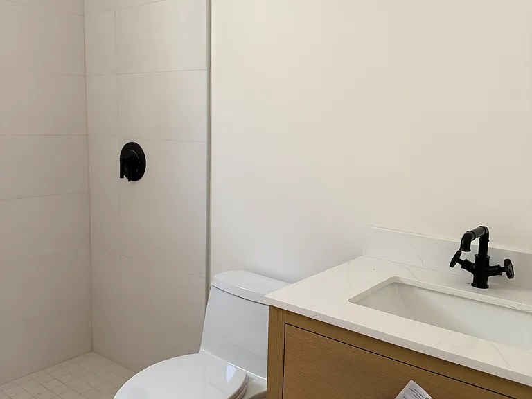 82 Marion St #22 — Photo 4