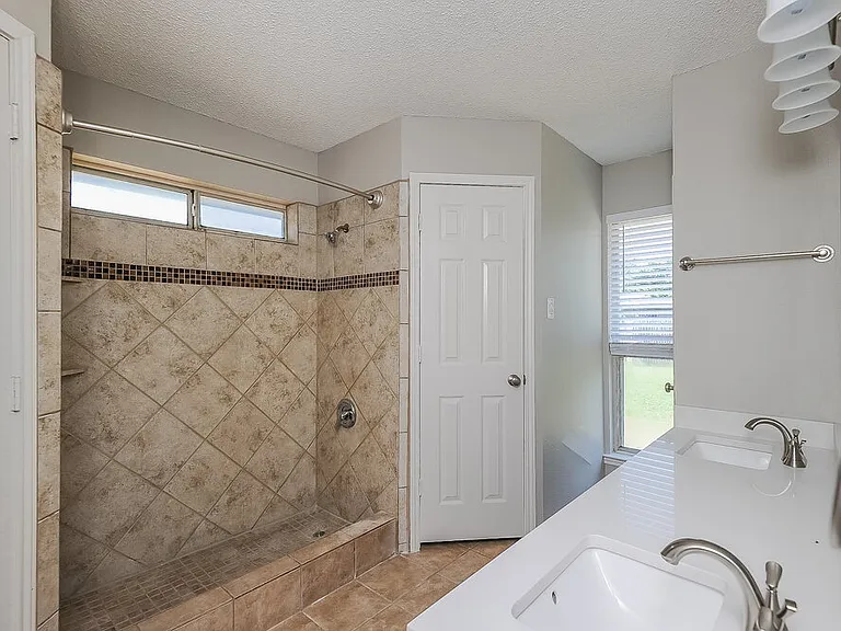 9105 Cranwell Ct — Photo 10