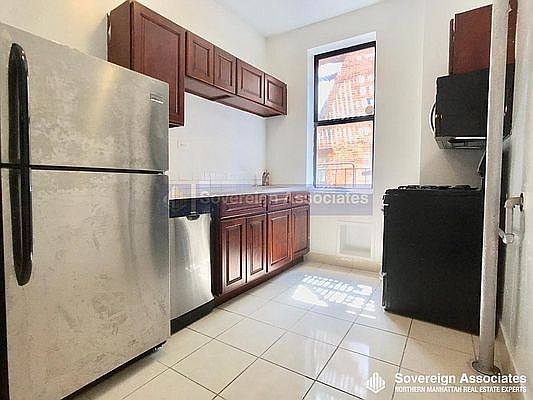 4th image of 618 Academy St #2E