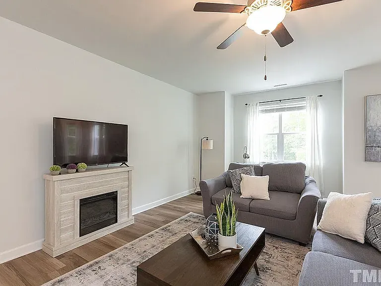 1381 Regents Ln #1 — Photo 12