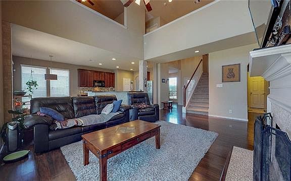 3rd image of 401 Verano Dr