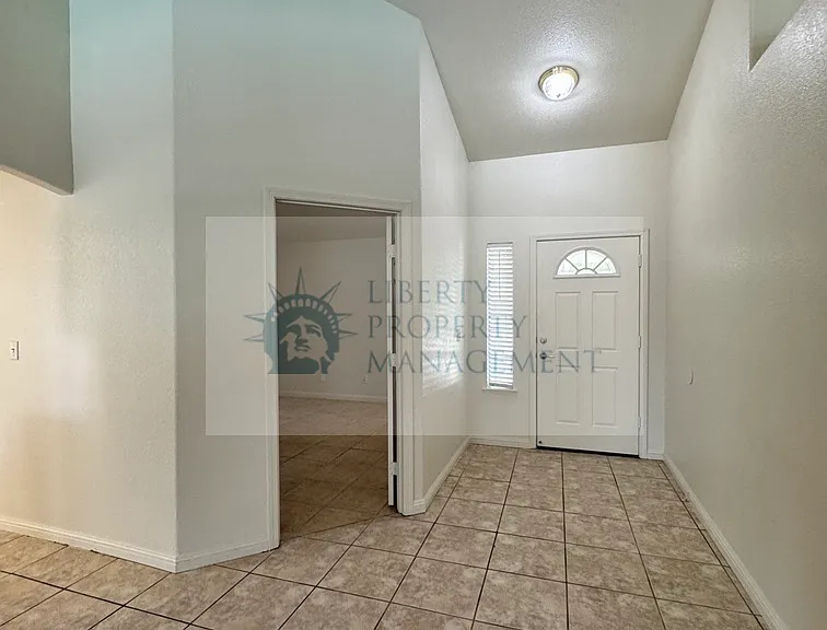 135 Decatur Ave — Photo 2