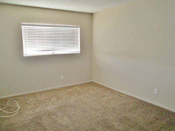 4th image of 2469 W Acacia Ave