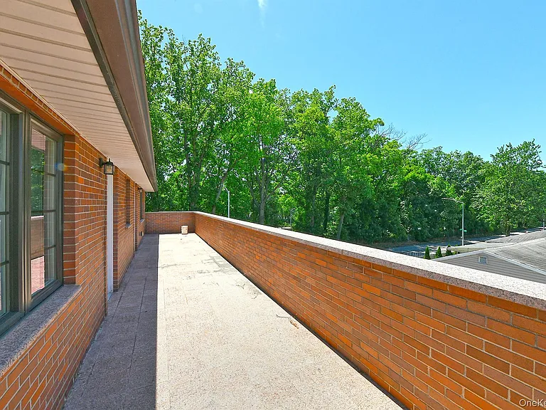 66-26 Marathon Pkwy — Photo 20