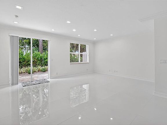 4th image of 16081 Poppyseed Cir #21