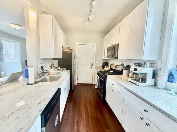 735 W Oakdale Ave #1W, Chicago, IL 60657
