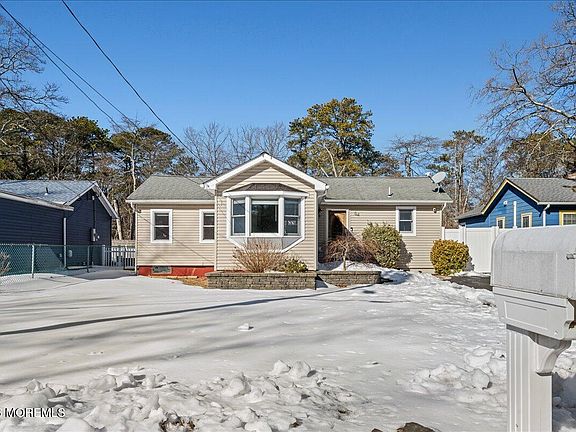 2nd image of 84 Woodland Drive