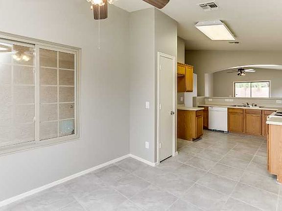 4th image of 16038 W Larkspur Dr