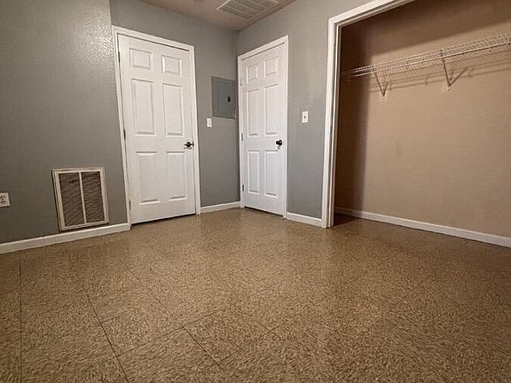 3rd image of 700 W Warren St