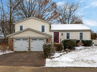 755 Buffalo Cir, Carol Stream, IL 60188