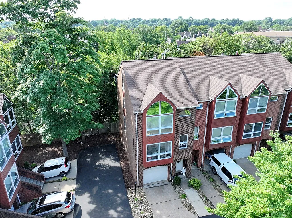 3 bed, 2.5 bath, 1837 sqft, $2,500 — Photo 4