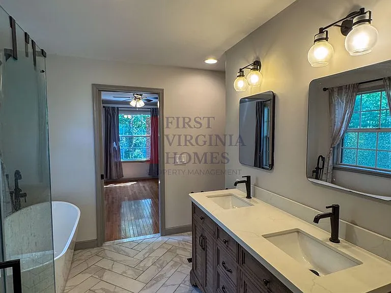 202 Blackthorn Ln — Photo 18