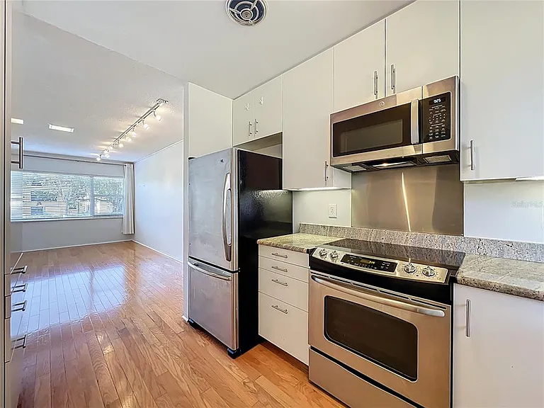 640 N Park Ave #4 — Photo 6