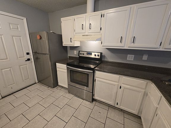 2nd image of 200 E Lakeview Ave APT A