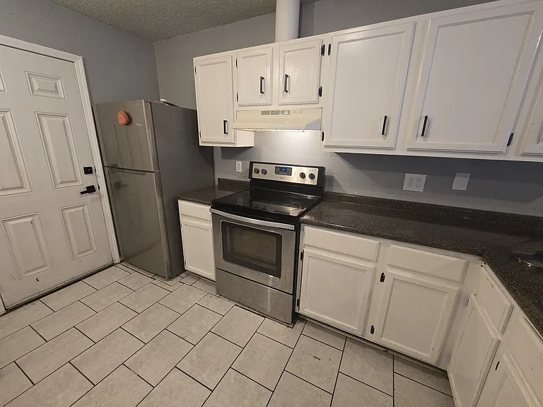 200 E Lakeview Ave #A — Photo 2