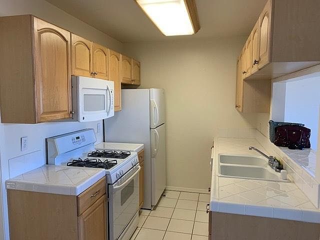 2nd image of 812 Tourmaline St