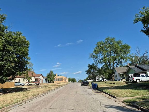 4th image of 704 E Vilas Ave
