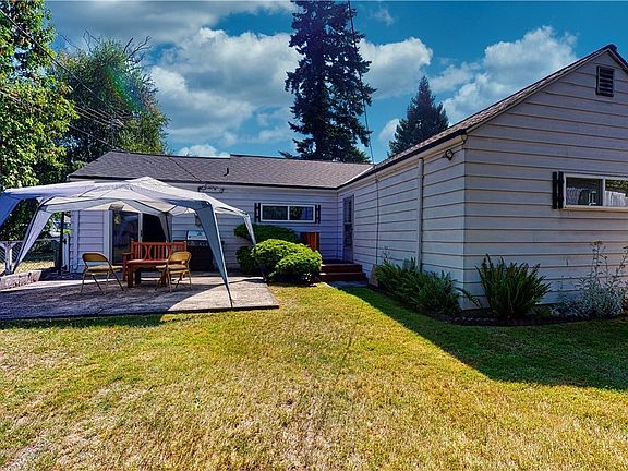 5th image of 15563 6th Ave NE