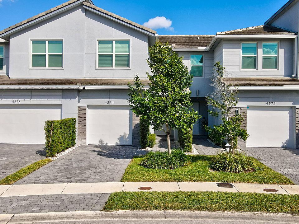 1st image of 4374 Veleiros Ave