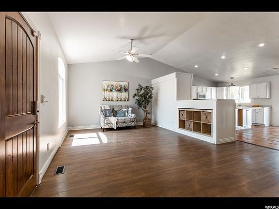 4th image of 807 S Saratoga Dr