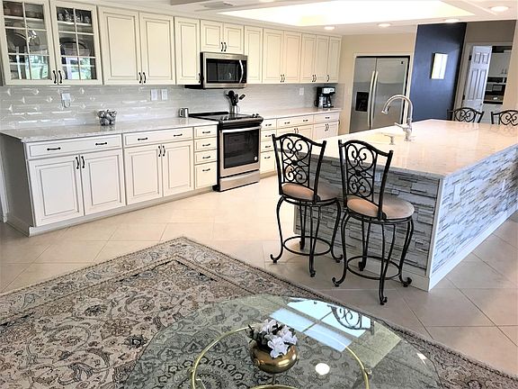 2nd image of 10421 W Willowcreek Cir