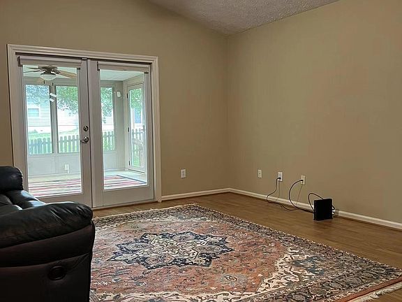 3rd image of 209 Gateway Park Cir