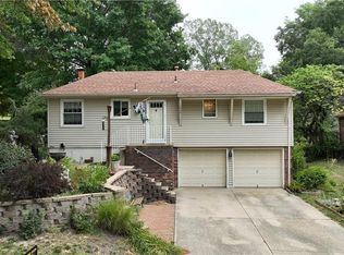 1020 N Oxford Ln, Blue Springs, MO 64015
