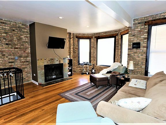 4th image of 920 W Belle Plaine Ave #1EAST