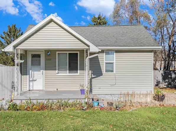 5200 Dania St, Flint, MI 48532