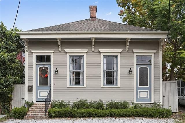 1st image of 707 Pleasant St
