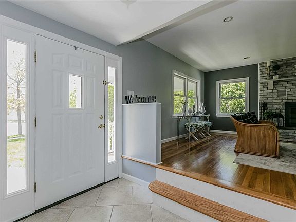 2nd image of 19 Sharon Ct