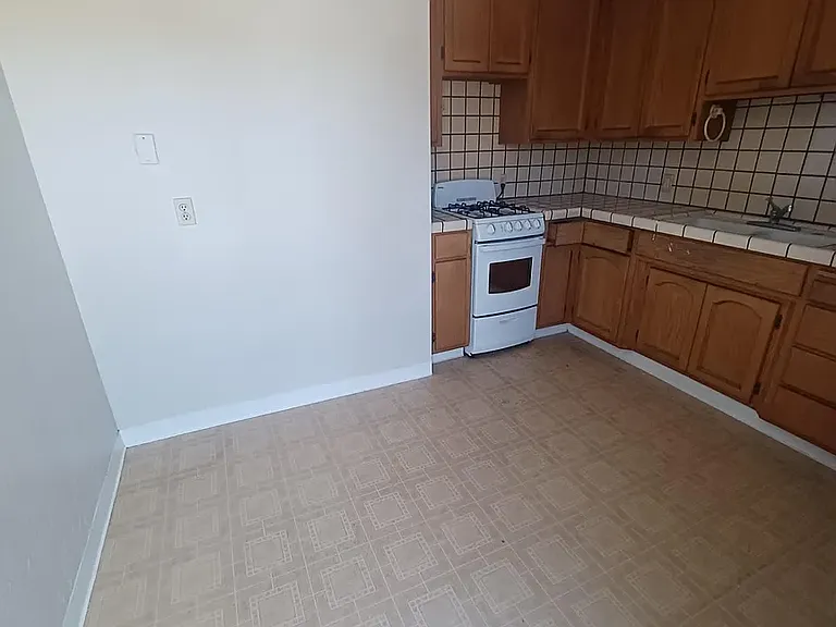 902 3rd St #9 — Photo 4