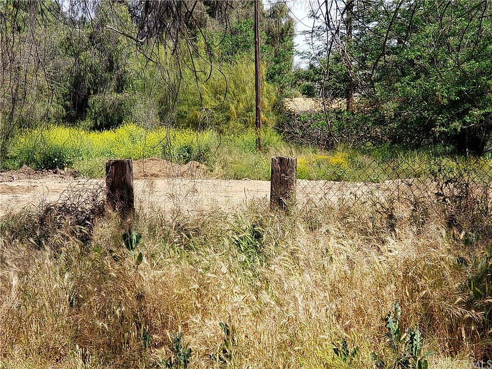 2nd image of 19318 Warren Rd