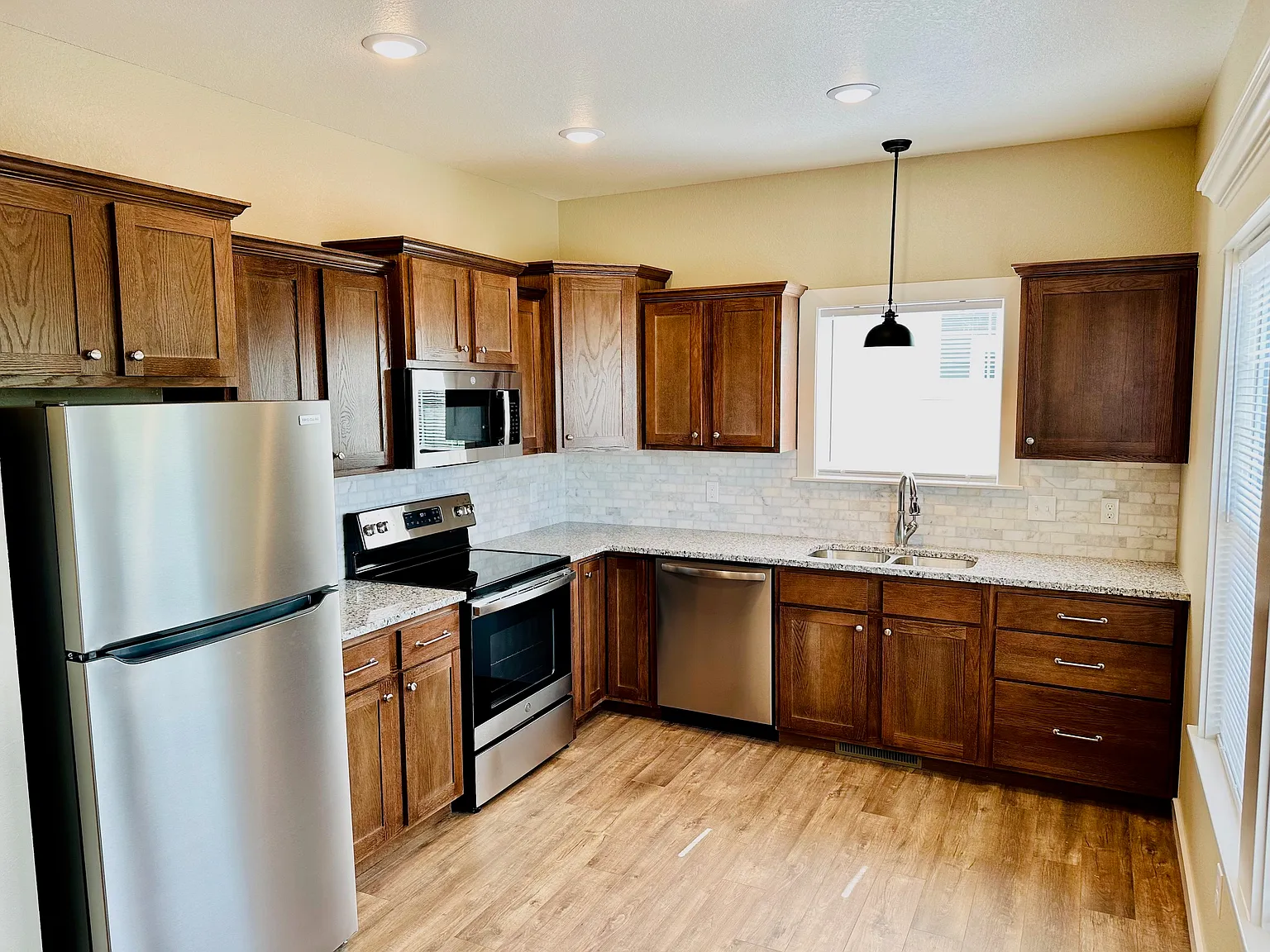 2 bed, 1020 sqft, $1,380 — Photo 2