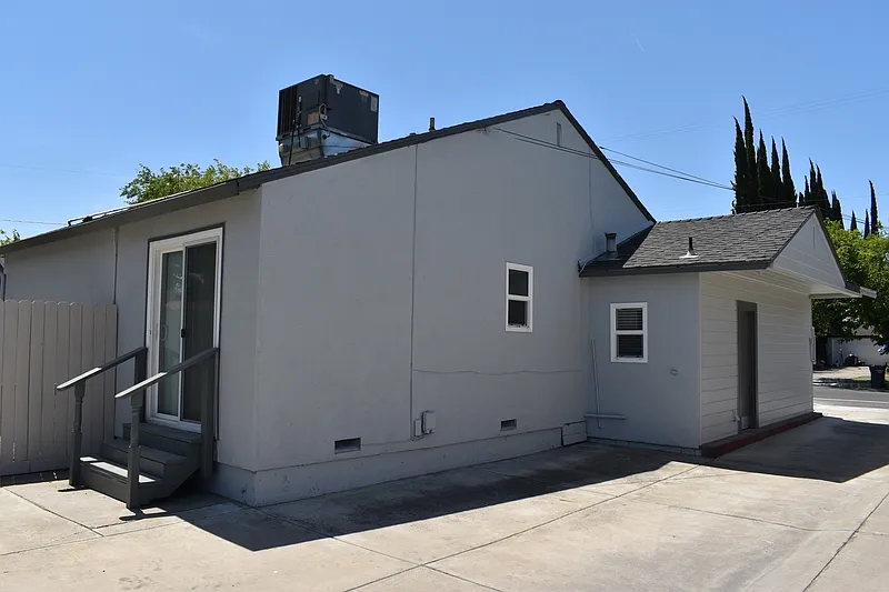 3 bed, 1.0 bath, 1080 sqft, $2,475 — Photo 4