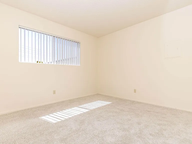 Ocean West Apartments — Photo 30