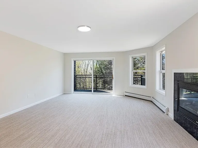 111 Claire Point Rd — Photo 5