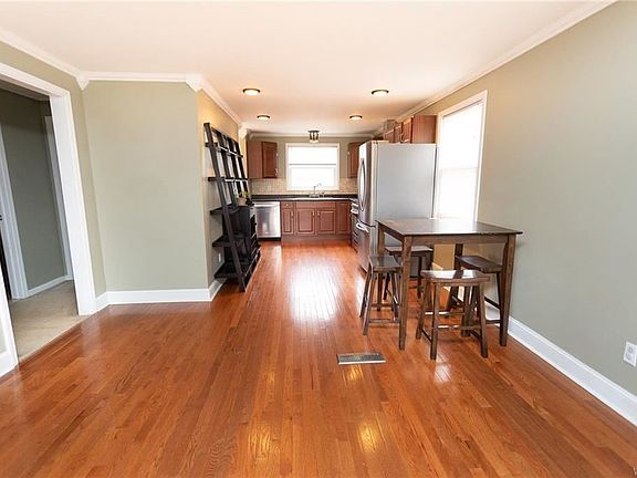 4th image of 294 Moore Ave
