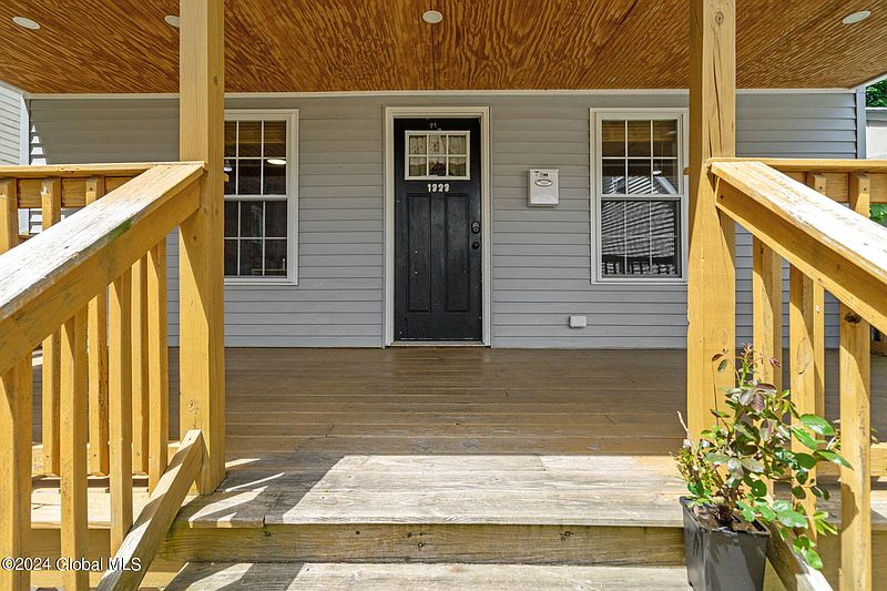 5th image of 1323 5th Avenue