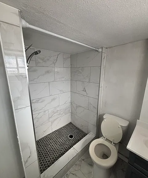 815 College St N — Photo 22