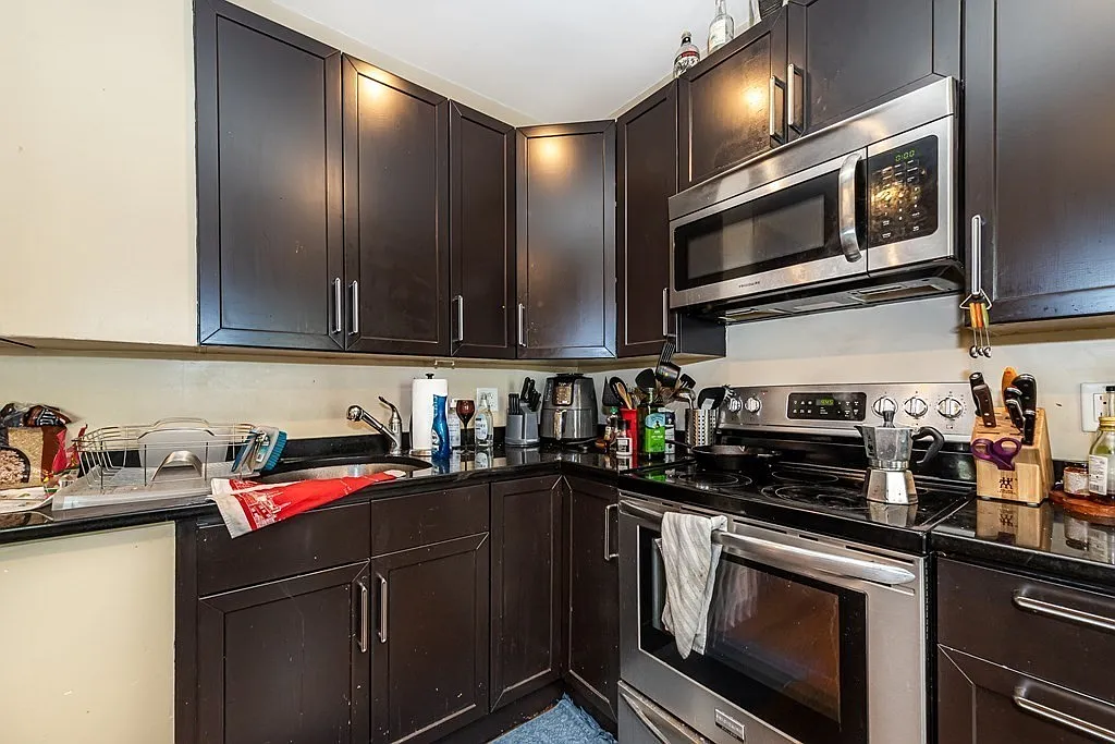 3 bed, 1200 sqft, $5,200 — Photo 3