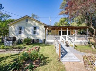71 4th St, Big Sandy, TN 38221
